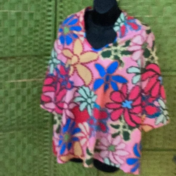 🌺🌸NWOT Shein Curve 1XLG Colorful Top Closet Must Have & So Much Fun To Wear 🌺🌸 - Picture 5 of 9